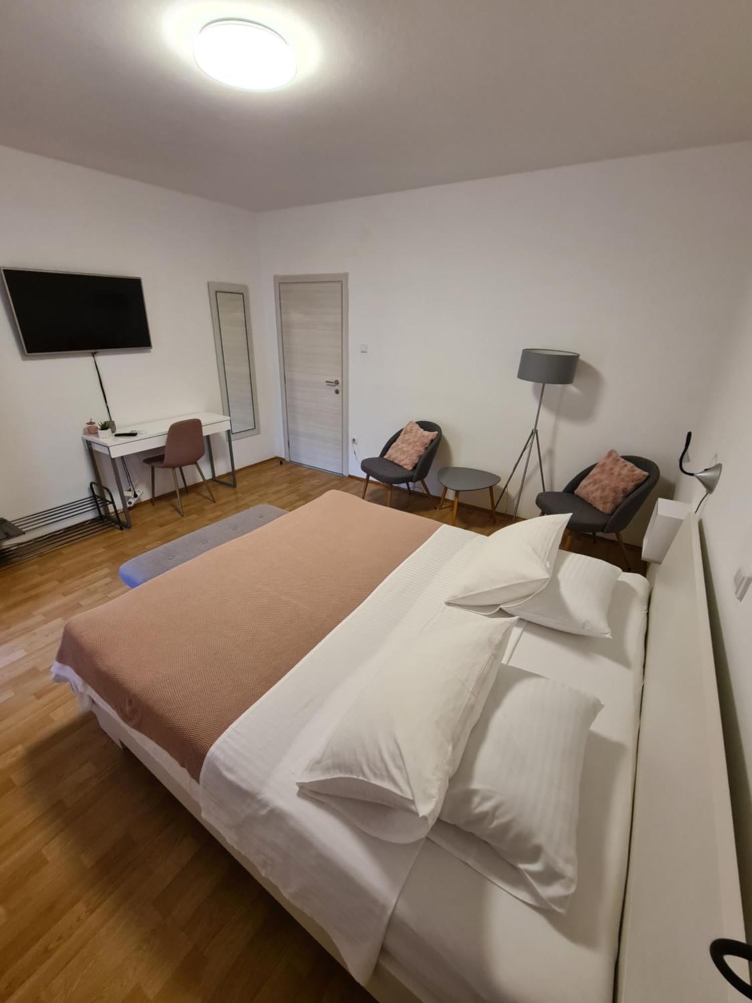Apartments & Rooms Tom เมดูลิน ภายนอก รูปภาพ